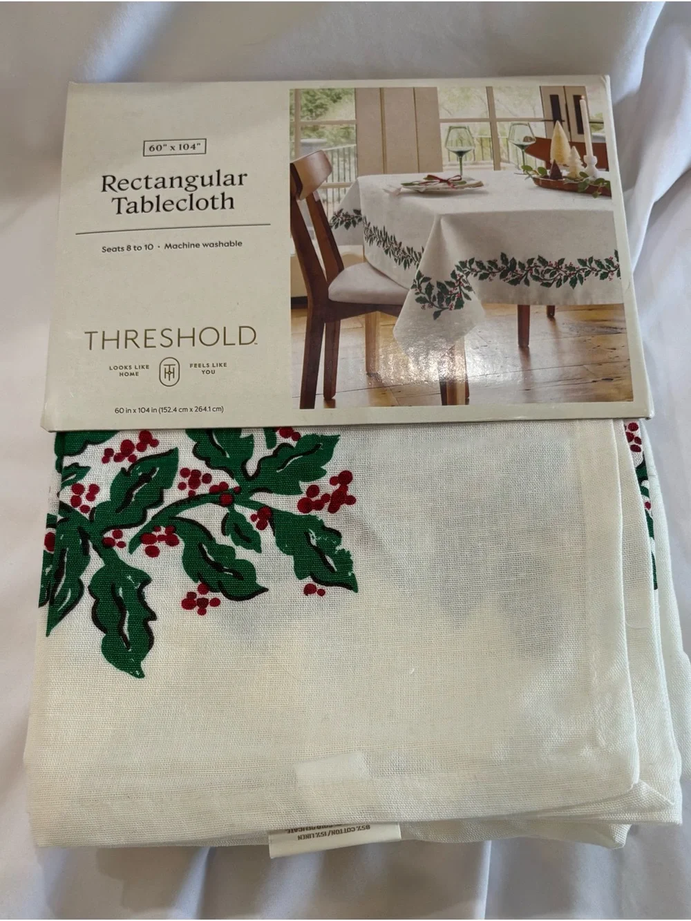 THRESHOLD HOLLY BERRY CHRISTMAS - HOLIDAY 60 x 104 RECTANGULAR TABLECLOTH NEW